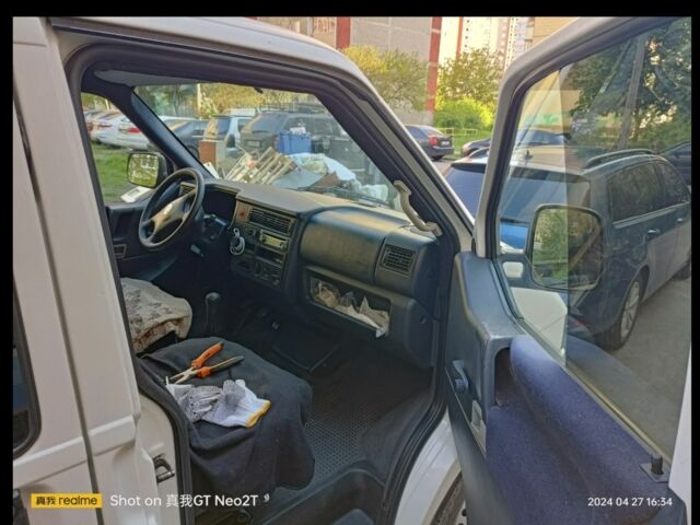 Білий Фольксваген Transporter, об'ємом двигуна 2.5 л та пробігом 280 тис. км за 3500 $, фото 1 на Automoto.ua