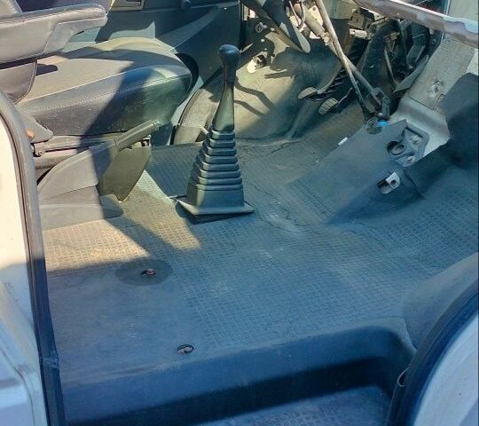 Білий Фольксваген Transporter, об'ємом двигуна 2.5 л та пробігом 280 тис. км за 3500 $, фото 10 на Automoto.ua