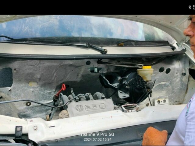 Білий Фольксваген Transporter, об'ємом двигуна 2.5 л та пробігом 280 тис. км за 3500 $, фото 2 на Automoto.ua