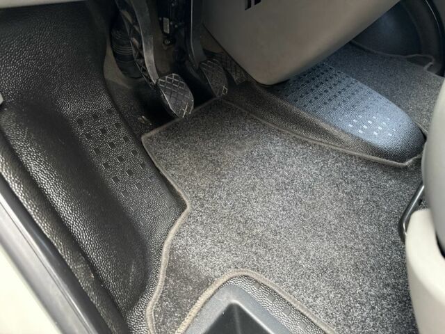 Белый Фольксваген Transporter, объемом двигателя 0 л и пробегом 300 тыс. км за 7700 $, фото 14 на Automoto.ua