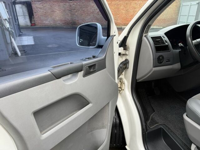 Белый Фольксваген Transporter, объемом двигателя 0 л и пробегом 300 тыс. км за 7700 $, фото 9 на Automoto.ua