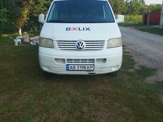 Білий Фольксваген Transporter, об'ємом двигуна 2.5 л та пробігом 300 тис. км за 5500 $, фото 1 на Automoto.ua