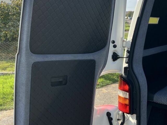 Білий Фольксваген Transporter, об'ємом двигуна 1.9 л та пробігом 180 тис. км за 12500 $, фото 11 на Automoto.ua