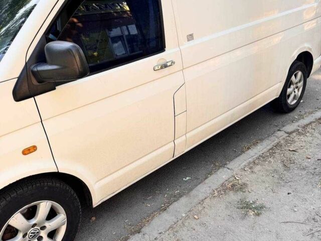 Белый Фольксваген Transporter, объемом двигателя 2.5 л и пробегом 400 тыс. км за 7700 $, фото 1 на Automoto.ua