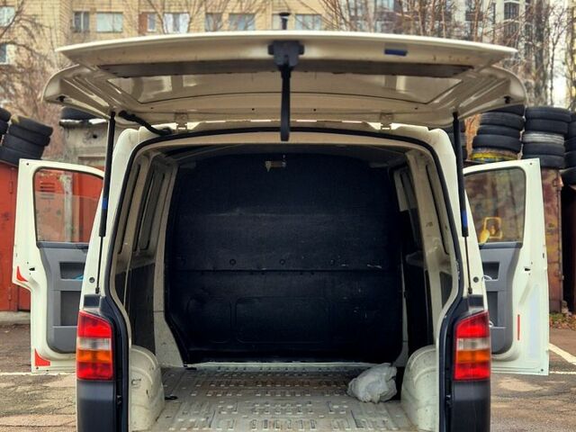 Белый Фольксваген Transporter, объемом двигателя 2 л и пробегом 420 тыс. км за 6500 $, фото 4 на Automoto.ua