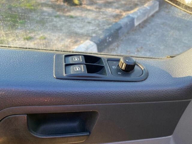 Білий Фольксваген Transporter, об'ємом двигуна 2.5 л та пробігом 360 тис. км за 7500 $, фото 3 на Automoto.ua