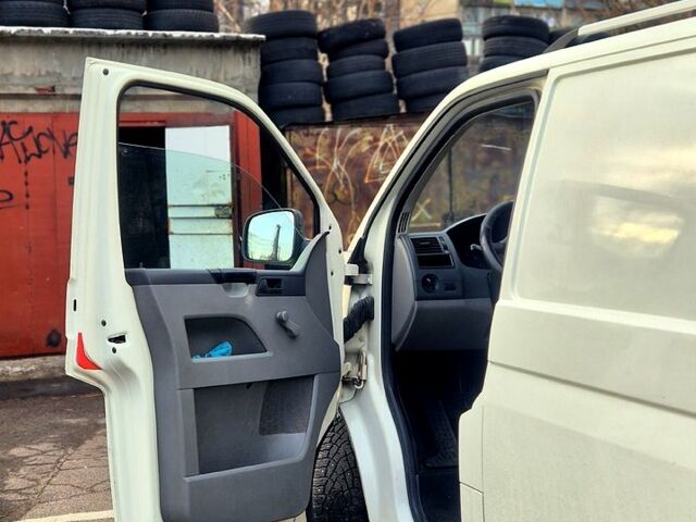 Белый Фольксваген Transporter, объемом двигателя 2 л и пробегом 420 тыс. км за 6500 $, фото 3 на Automoto.ua