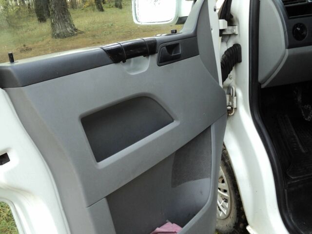 Фольксваген Transporter 2006 в Сумах на Automoto.ua Белый Фольксваген Transporter, объемом двигателя 2.5 л и пробегом 400 тыс. км за 6000 $, фото 5 на Automoto.ua