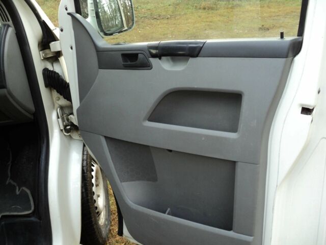 Фольксваген Transporter 2006 в Сумах на Automoto.ua Белый Фольксваген Transporter, объемом двигателя 2.5 л и пробегом 400 тыс. км за 6000 $, фото 9 на Automoto.ua