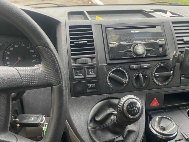 Білий Фольксваген Transporter, об'ємом двигуна 2.5 л та пробігом 301 тис. км за 4600 $, фото 6 на Automoto.ua