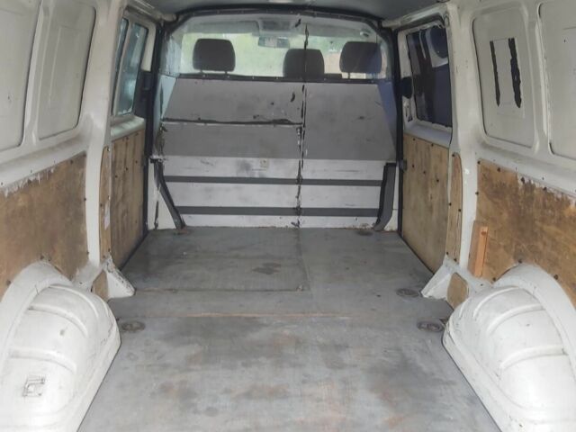 Белый Фольксваген Transporter, объемом двигателя 2.5 л и пробегом 260 тыс. км за 7131 $, фото 5 на Automoto.ua