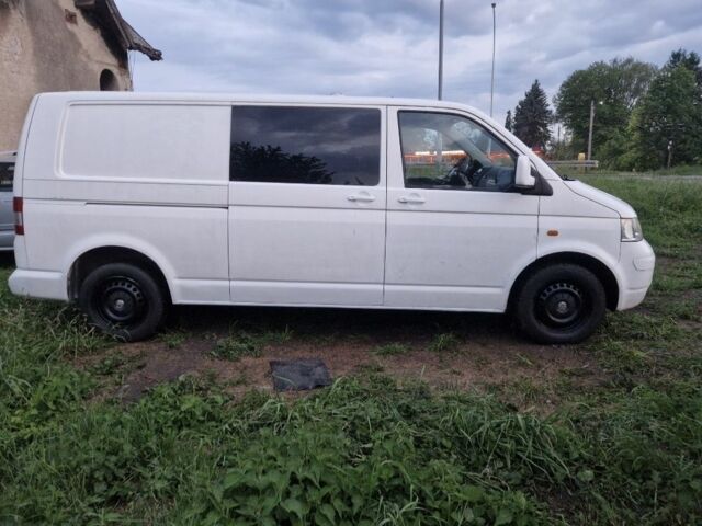 Белый Фольксваген Transporter, объемом двигателя 2.5 л и пробегом 200 тыс. км за 6712 $, фото 1 на Automoto.ua