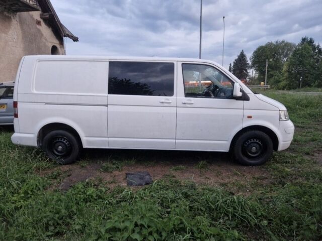 Белый Фольксваген Transporter, объемом двигателя 2.5 л и пробегом 200 тыс. км за 6712 $, фото 2 на Automoto.ua