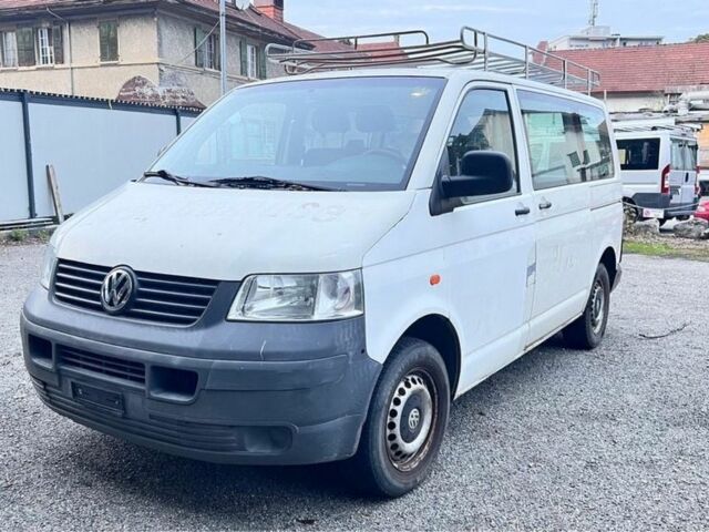 Белый Фольксваген Transporter, объемом двигателя 2.5 л и пробегом 300 тыс. км за 6495 $, фото 1 на Automoto.ua