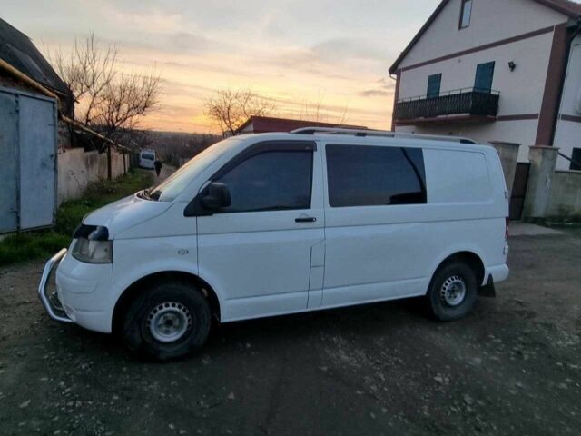 Білий Фольксваген Transporter, об'ємом двигуна 2.5 л та пробігом 222 тис. км за 6699 $, фото 1 на Automoto.ua