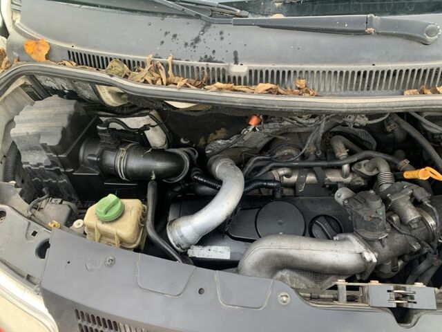 Білий Фольксваген Transporter, об'ємом двигуна 2.5 л та пробігом 467 тис. км за 8000 $, фото 5 на Automoto.ua