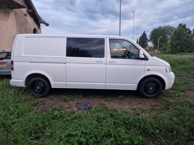Білий Фольксваген Transporter, об'ємом двигуна 2.5 л та пробігом 280 тис. км за 5900 $, фото 2 на Automoto.ua
