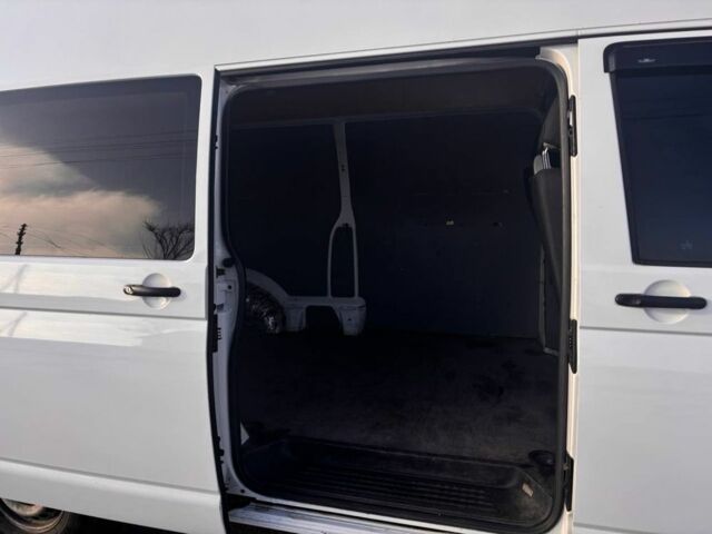 Белый Фольксваген Transporter, объемом двигателя 2 л и пробегом 370 тыс. км за 11000 $, фото 3 на Automoto.ua