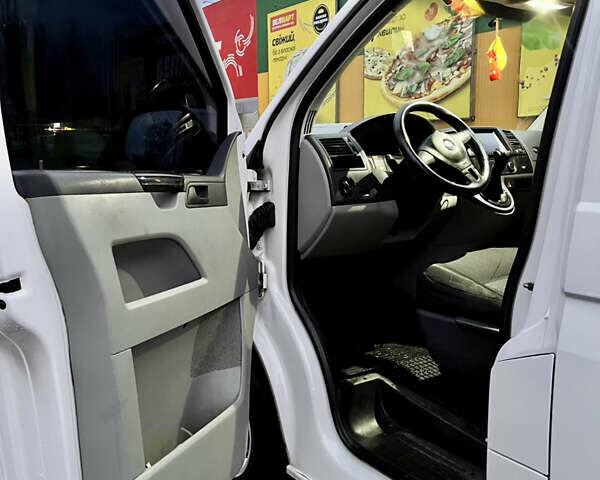 Белый Фольксваген Transporter, объемом двигателя 2 л и пробегом 720 тыс. км за 9300 $, фото 10 на Automoto.ua