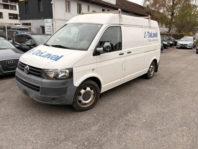 Белый Фольксваген Transporter, объемом двигателя 2 л и пробегом 400 тыс. км за 8118 $, фото 1 на Automoto.ua