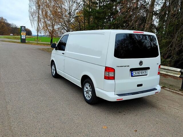 Белый Фольксваген Transporter, объемом двигателя 2 л и пробегом 315 тыс. км за 11200 $, фото 3 на Automoto.ua