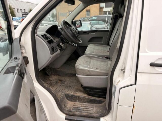 Белый Фольксваген Transporter, объемом двигателя 2 л и пробегом 400 тыс. км за 8118 $, фото 4 на Automoto.ua