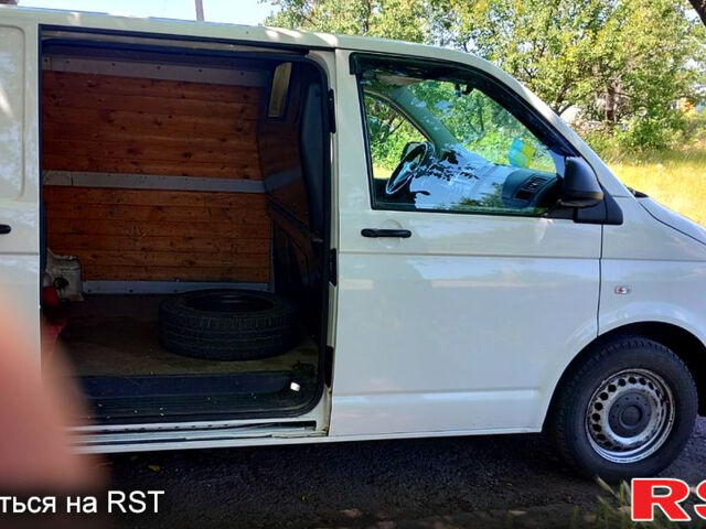 Білий Фольксваген Transporter, об'ємом двигуна 2 л та пробігом 241 тис. км за 9500 $, фото 5 на Automoto.ua