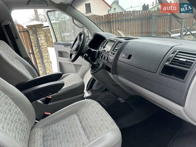 Білий Фольксваген Transporter, об'ємом двигуна 2 л та пробігом 370 тис. км за 11700 $, фото 21 на Automoto.ua
