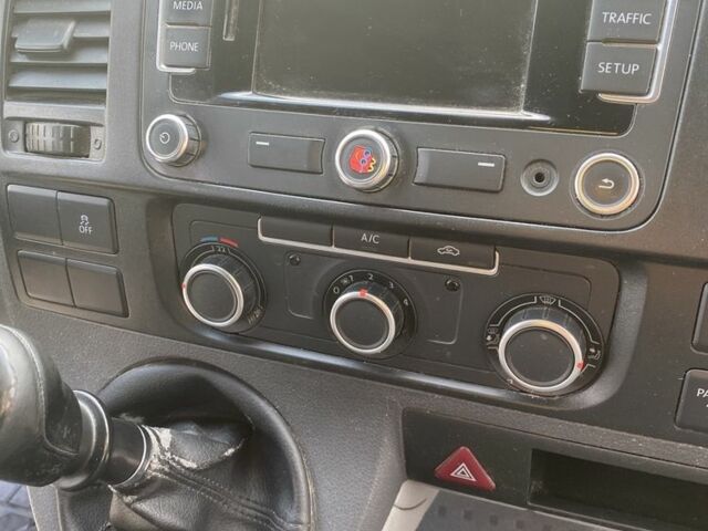 Белый Фольксваген Transporter, объемом двигателя 2 л и пробегом 400 тыс. км за 12000 $, фото 12 на Automoto.ua