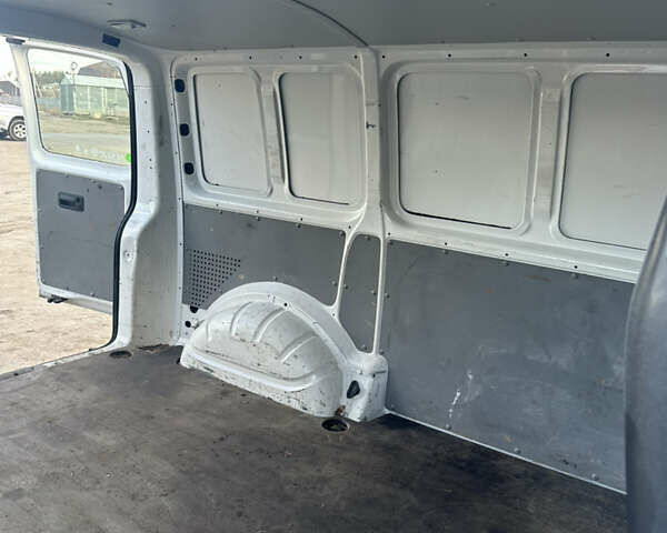 Білий Фольксваген Transporter, об'ємом двигуна 2 л та пробігом 292 тис. км за 10500 $, фото 5 на Automoto.ua