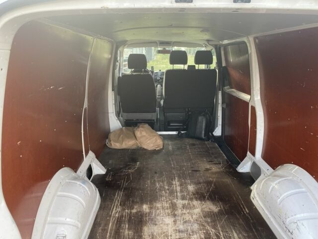 Белый Фольксваген Transporter, объемом двигателя 2 л и пробегом 400 тыс. км за 12000 $, фото 4 на Automoto.ua