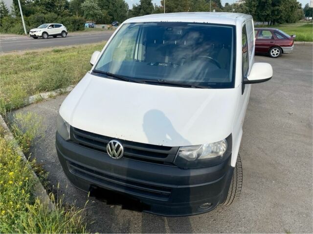 Белый Фольксваген Transporter, объемом двигателя 2 л и пробегом 400 тыс. км за 12000 $, фото 1 на Automoto.ua