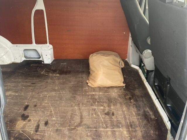 Белый Фольксваген Transporter, объемом двигателя 2 л и пробегом 400 тыс. км за 12000 $, фото 10 на Automoto.ua