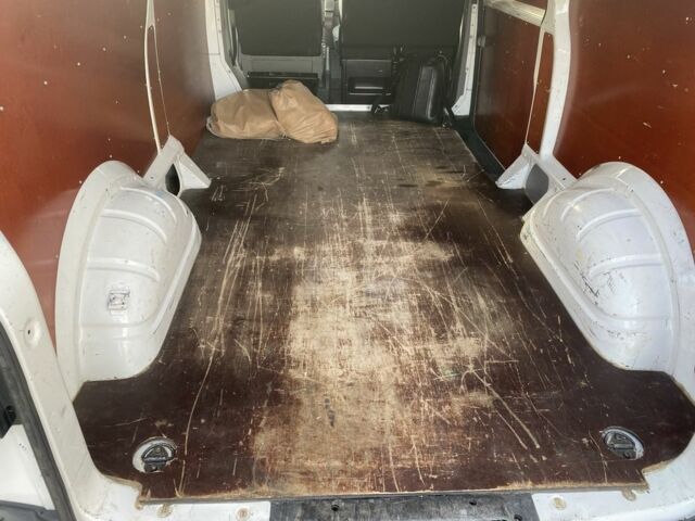 Белый Фольксваген Transporter, объемом двигателя 2 л и пробегом 400 тыс. км за 12000 $, фото 5 на Automoto.ua