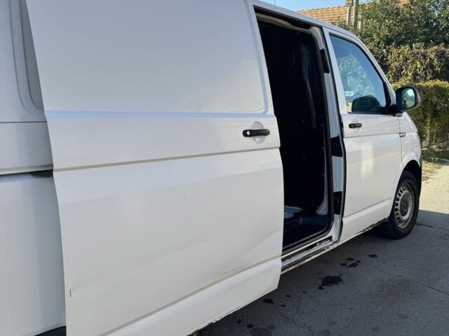 Белый Фольксваген Transporter, объемом двигателя 2 л и пробегом 340 тыс. км за 15000 $, фото 3 на Automoto.ua
