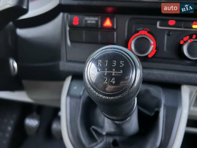 Белый Фольксваген Transporter, объемом двигателя 2 л и пробегом 217 тыс. км за 15700 $, фото 31 на Automoto.ua