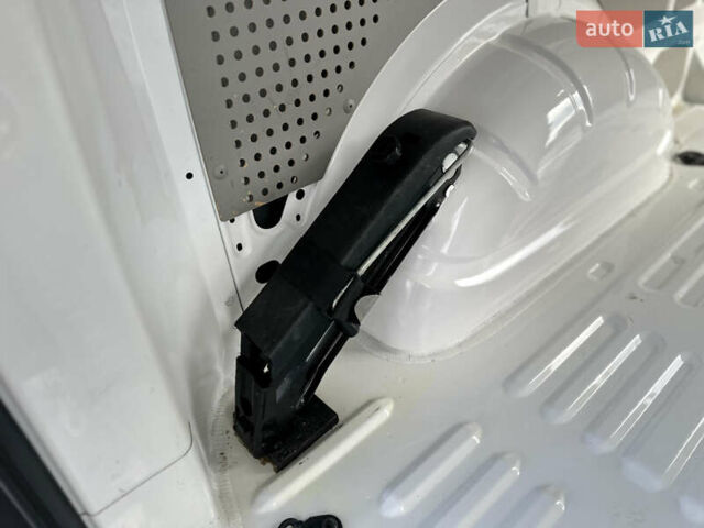 Белый Фольксваген Transporter, объемом двигателя 0 л и пробегом 206 тыс. км за 15600 $, фото 32 на Automoto.ua