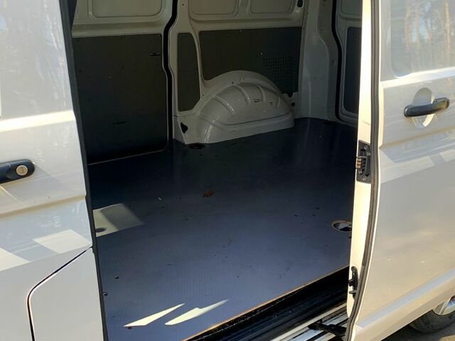 Білий Фольксваген Transporter, об'ємом двигуна 2 л та пробігом 212 тис. км за 21500 $, фото 5 на Automoto.ua