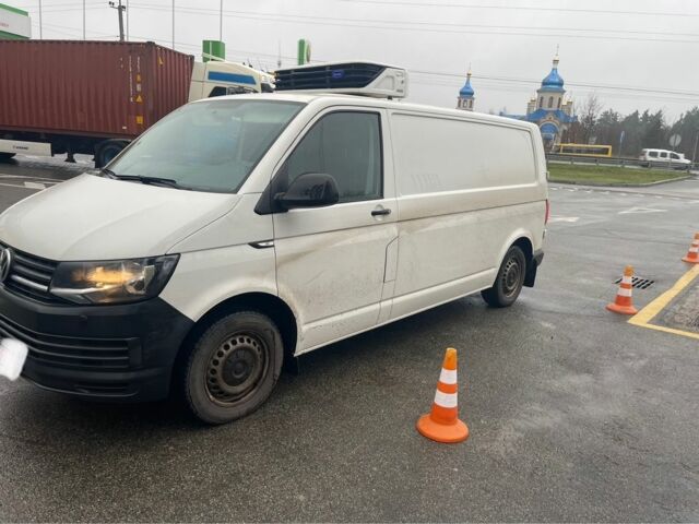 Белый Фольксваген Transporter, объемом двигателя 2 л и пробегом 249 тыс. км за 28300 $, фото 2 на Automoto.ua