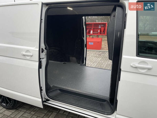 Белый Фольксваген Transporter, объемом двигателя 2 л и пробегом 72 тыс. км за 31500 $, фото 21 на Automoto.ua
