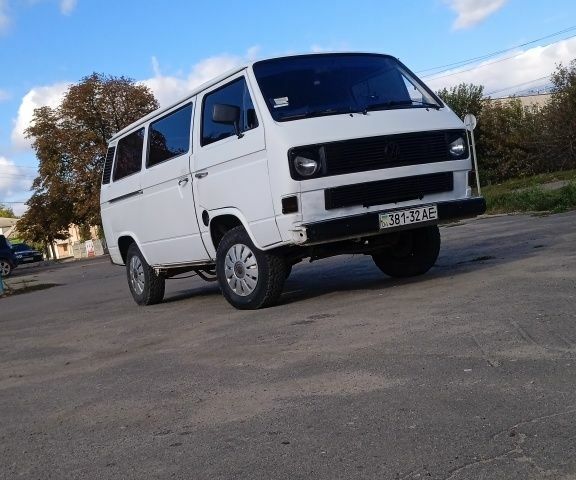 Белый Фольксваген Transporter, объемом двигателя 1.6 л и пробегом 62 тыс. км за 2500 $, фото 4 на Automoto.ua