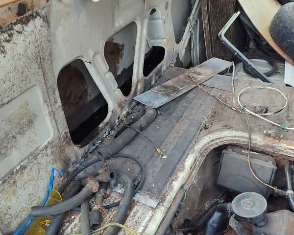 Белый Фольксваген Transporter, объемом двигателя 1.6 л и пробегом 300 тыс. км за 1900 $, фото 6 на Automoto.ua