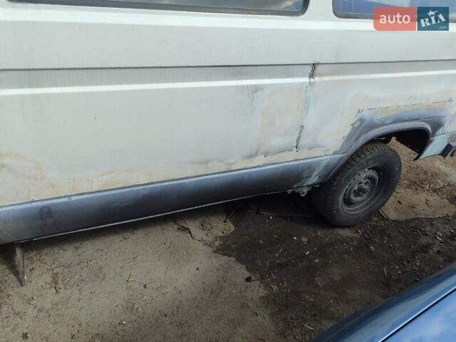 Белый Фольксваген Transporter, объемом двигателя 1.6 л и пробегом 300 тыс. км за 1900 $, фото 1 на Automoto.ua