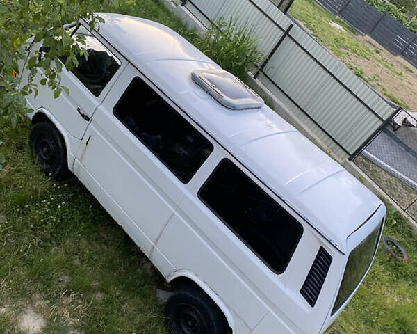 Белый Фольксваген Transporter, объемом двигателя 1.9 л и пробегом 180 тыс. км за 2500 $, фото 4 на Automoto.ua