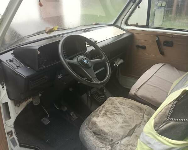 Білий Фольксваген Transporter, об'ємом двигуна 1.6 л та пробігом 290 тис. км за 1250 $, фото 1 на Automoto.ua