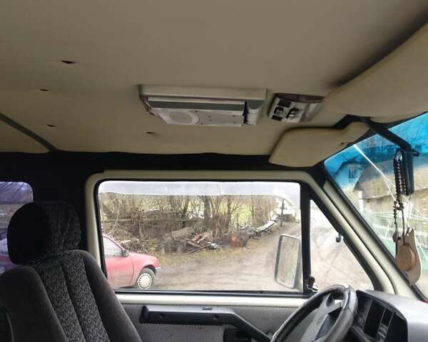 Білий Фольксваген Transporter, об'ємом двигуна 1.59 л та пробігом 300 тис. км за 3200 $, фото 6 на Automoto.ua