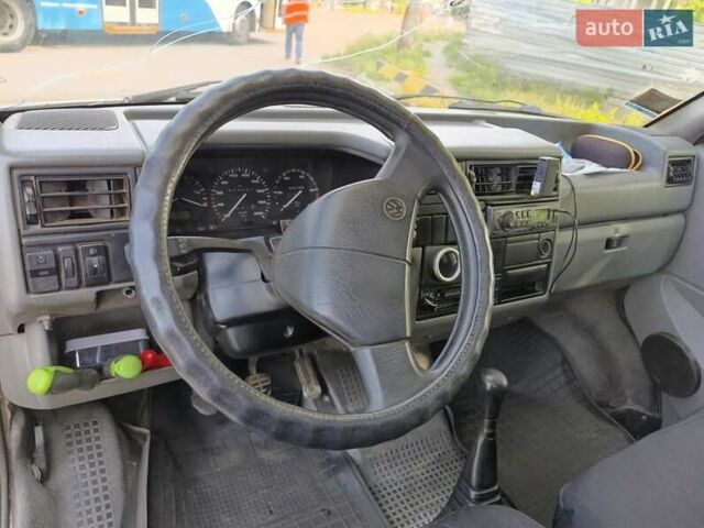 Белый Фольксваген Transporter, объемом двигателя 2.4 л и пробегом 474 тыс. км за 3500 $, фото 5 на Automoto.ua