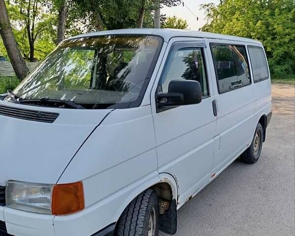 Белый Фольксваген Transporter, объемом двигателя 2.4 л и пробегом 474 тыс. км за 3500 $, фото 1 на Automoto.ua