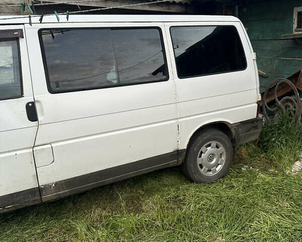 Белый Фольксваген Transporter, объемом двигателя 2.4 л и пробегом 500 тыс. км за 3600 $, фото 1 на Automoto.ua