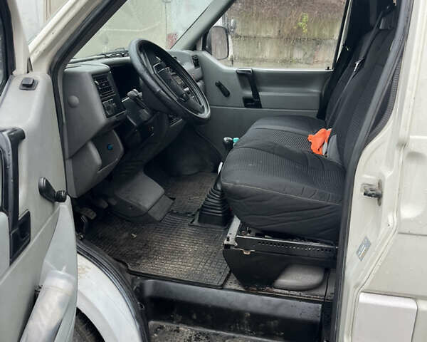 Белый Фольксваген Transporter, объемом двигателя 1.9 л и пробегом 380 тыс. км за 4000 $, фото 5 на Automoto.ua